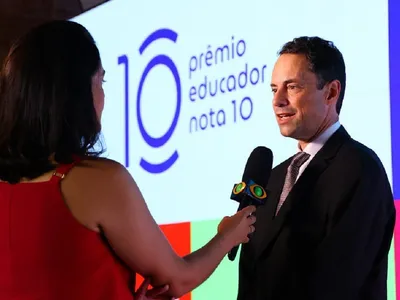 Prêmio Educador Nota 10 dá visibilidade à inovação dos educadores; saiba como se inscrever