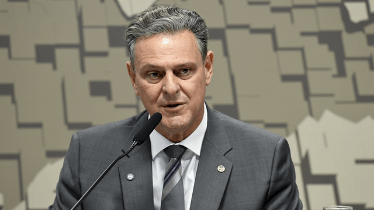 Ministro diz que gripe aviária é oportunidade para mostrar robustez do sistema brasileiro