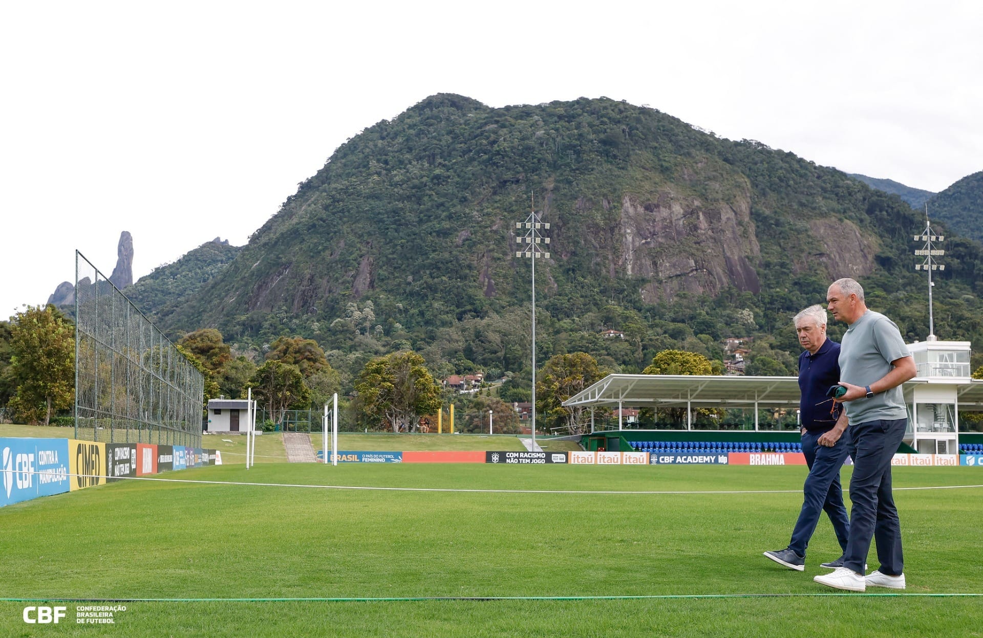 Convocados começam a se apresentar à Seleção Brasileira para jogos das eliminatórias