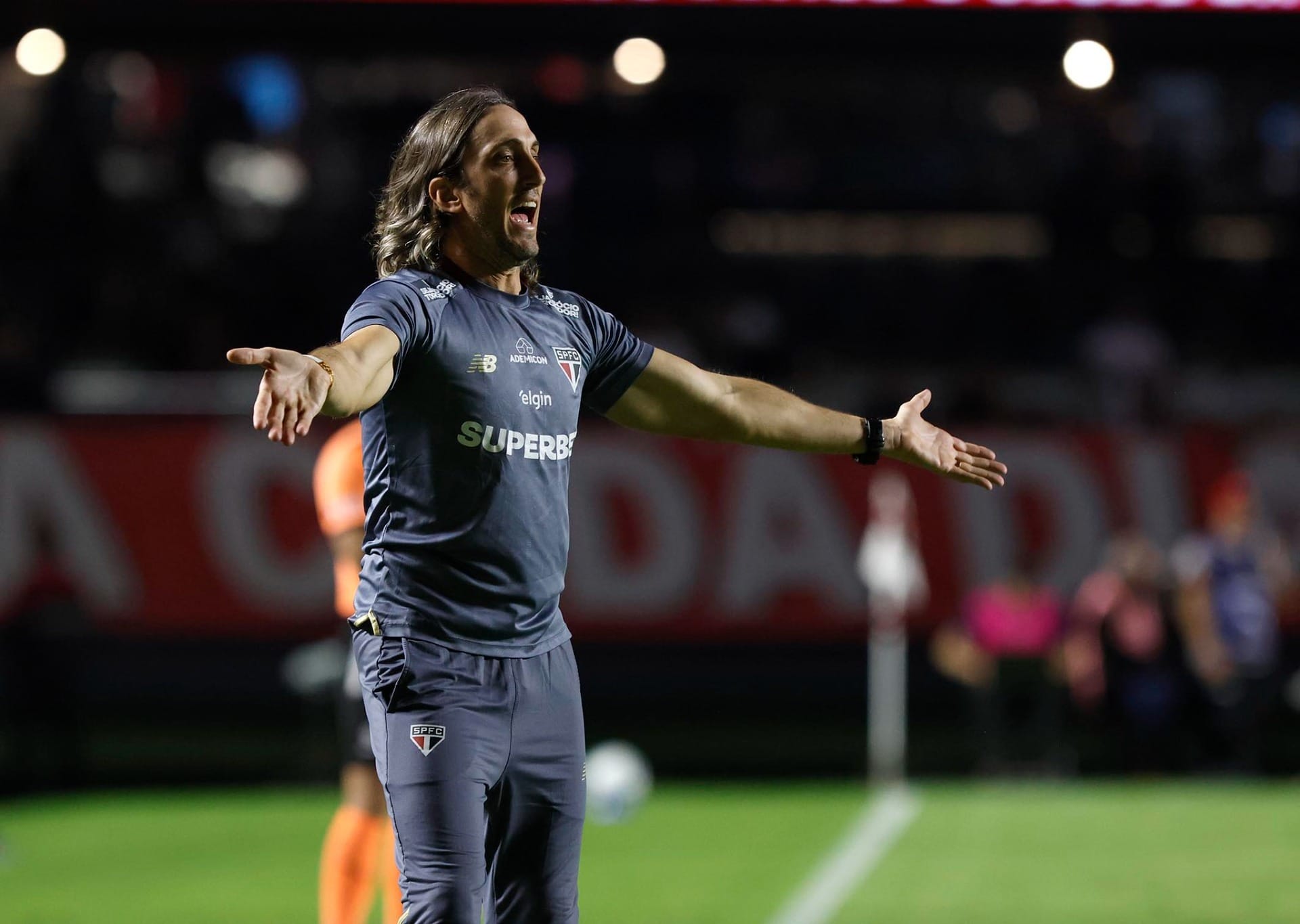 Internacional fecha acordo com o técnico Luís Zubeldía, ex-São Paulo