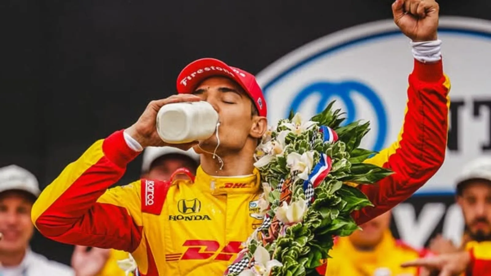 Álex Palou comemora vitória nas 500 Milhas de Indianápolis na temporada de 2025