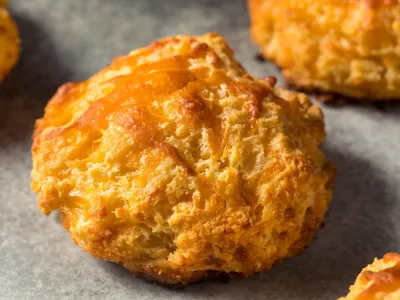 Biscoito salgado de parmesão é ótimo como lanche da tarde e aperitivo