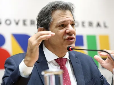Haddad confirma saída da Fazenda e diz estudar candidatura em SP
