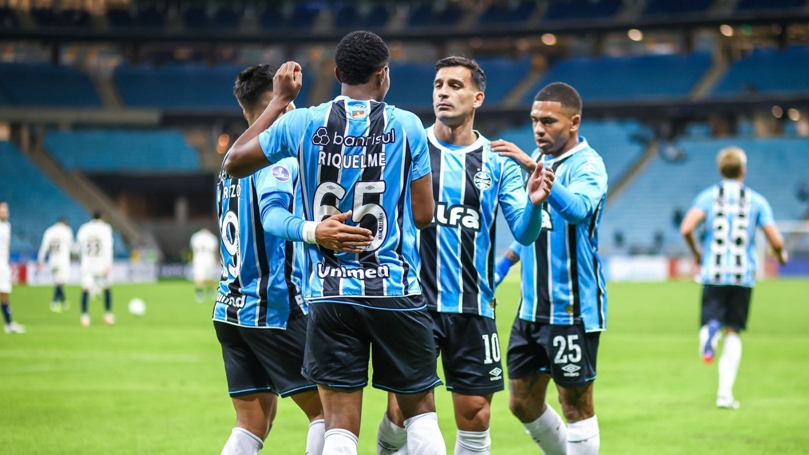 Edu Dracena detona Grêmio e pede para o Imortal focar no Brasileiro: "Precisa ficar na Série A"