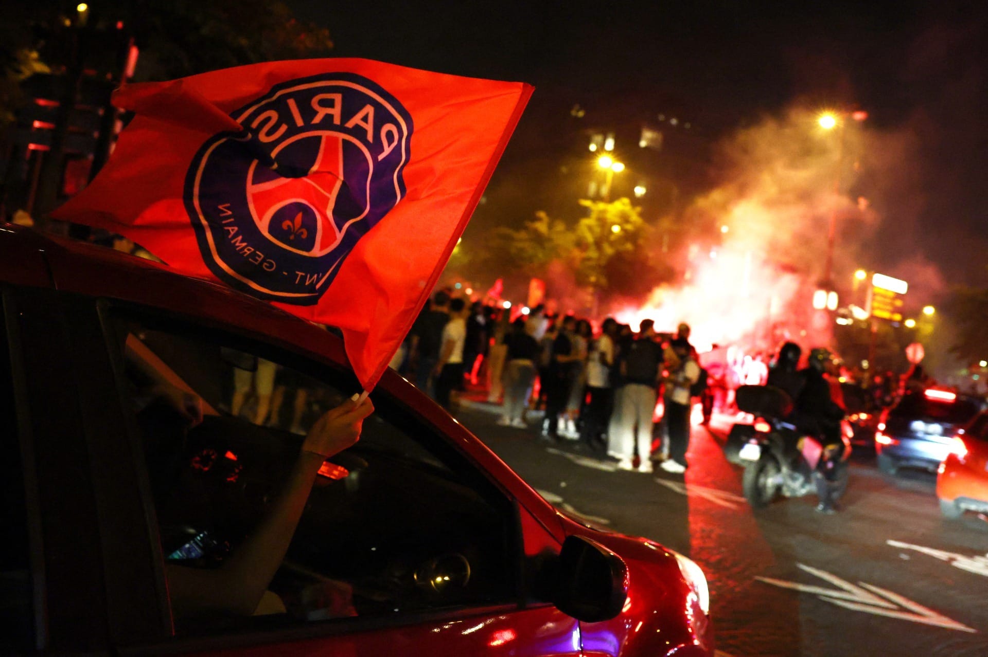 Festa da vitória do PSG na Champions League termina com dois mortos e mais de 500 presos