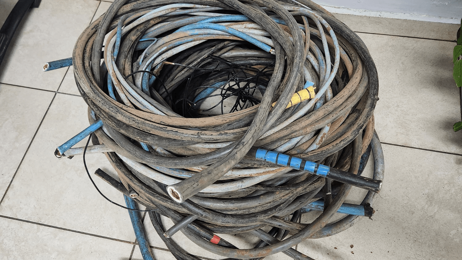 Dupla é presa após furtar mais de 150 quilos de fios de cobre em Presidente Prudente