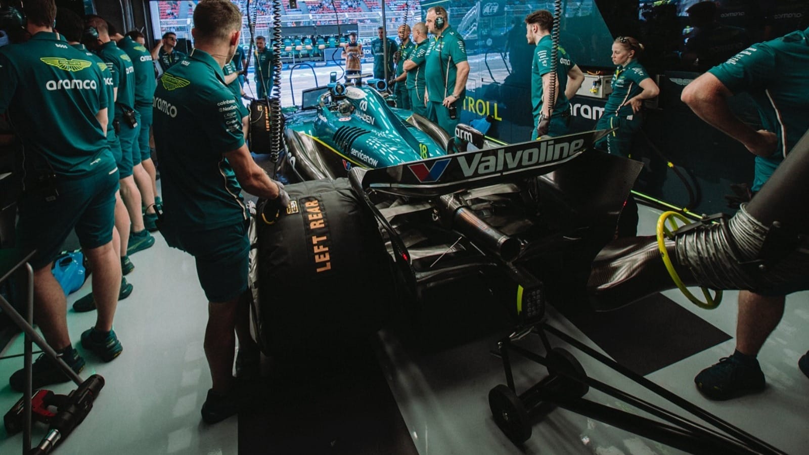 Stroll se irrita após eliminação e danifica equipamentos da Aston Martin, diz site; equipe nega