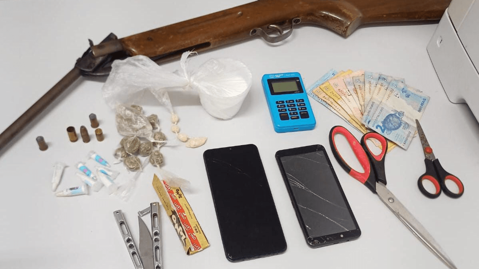 Polícia Civil prende homem por tráfico de drogas e posse de arma de fogo