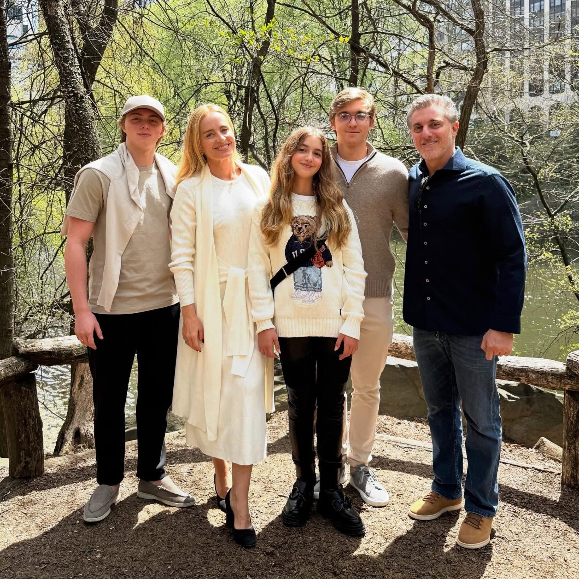 Adeus polêmicas? Veja previsões do baralho cigano para Luciano Huck, Angélica e família