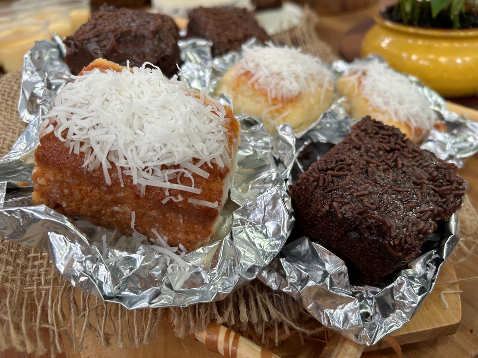 Bolo gelado de iogurte com coco da chef Rose Costa | Band Receitas