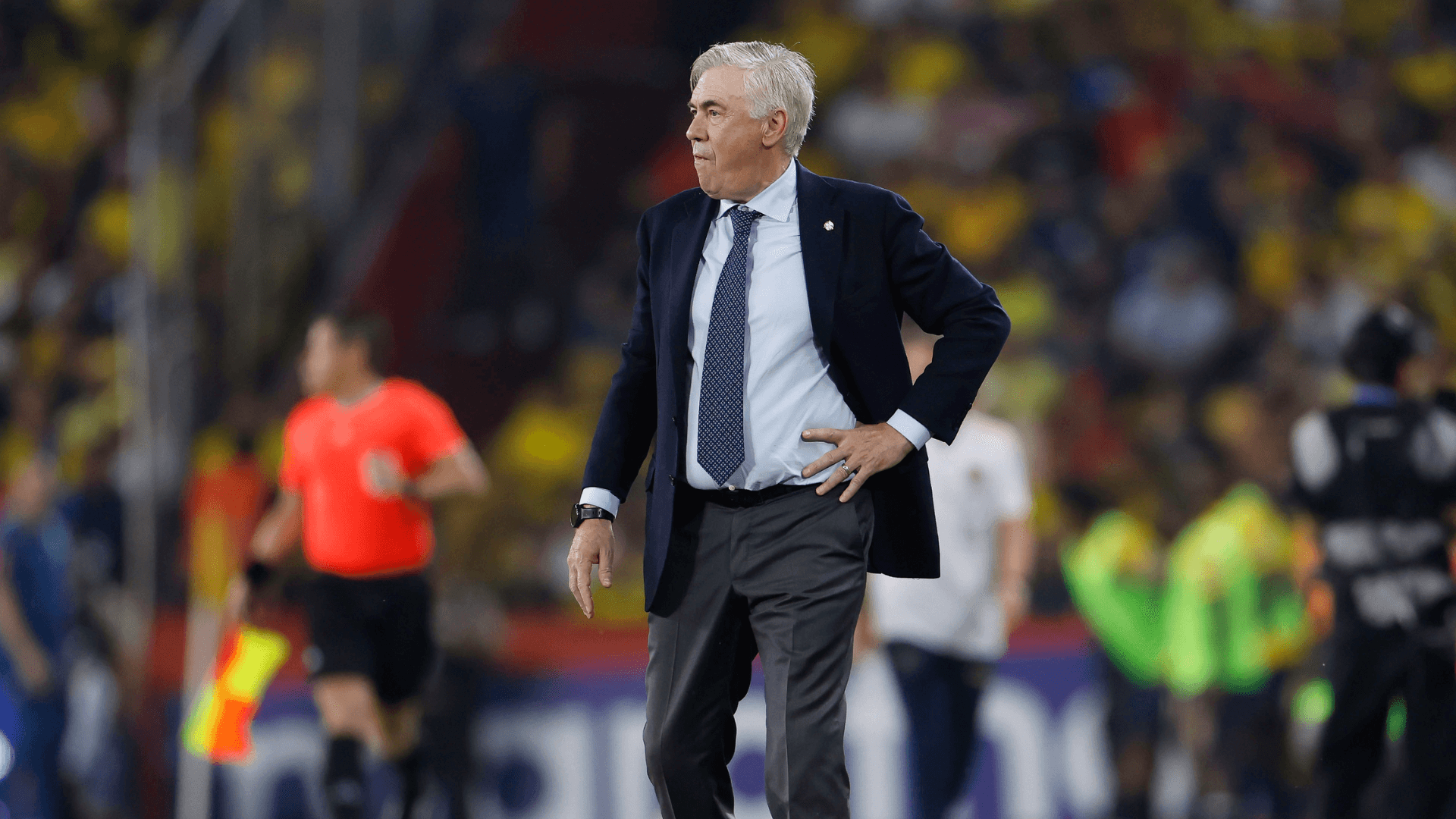 Cicinho diz que é cedo para avaliar Ancelotti e vê evolução defensiva da Seleção Brasileira