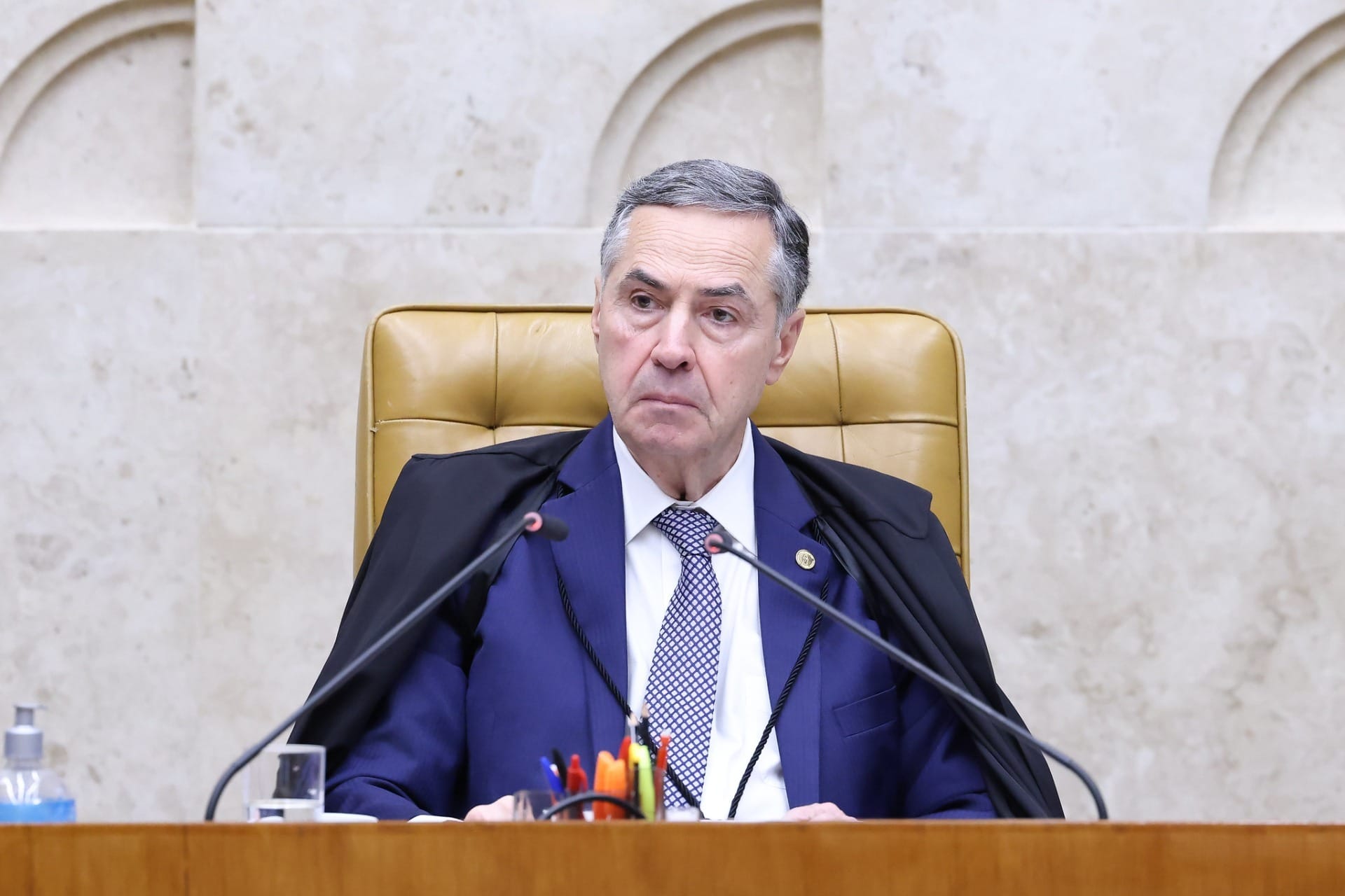 Andreazza sobre lei das Big Techs: Barroso está insatisfeito? Largue a toga e dispute a eleição