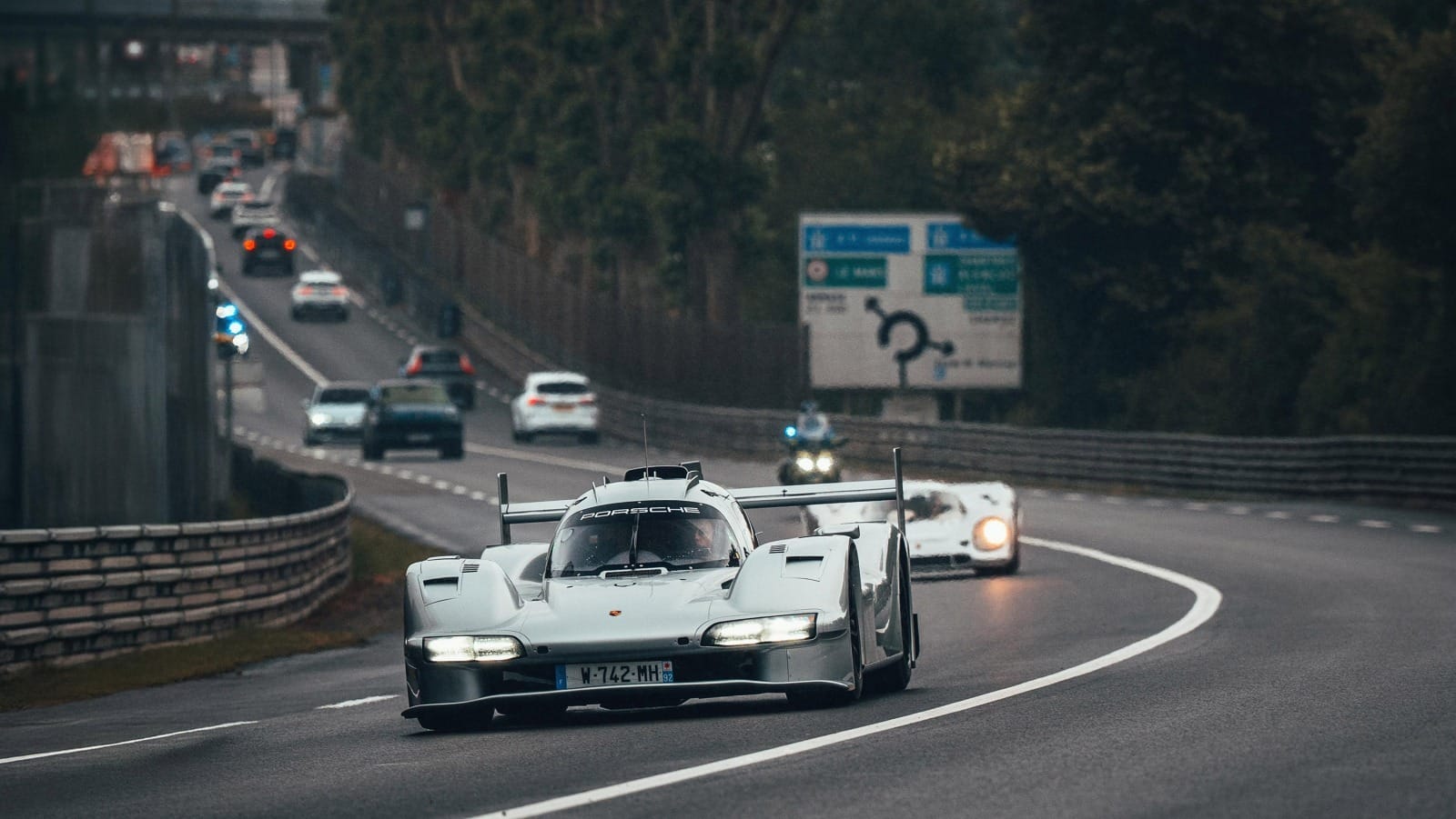 Porsche lança versão de carro utilizado nas 24 Horas de Le Mans para as ruas