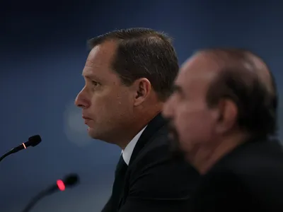 Operação sobre passaporte levanta dúvidas sobre Mauro Cid e aliados, afirma Reinaldo Azevedo