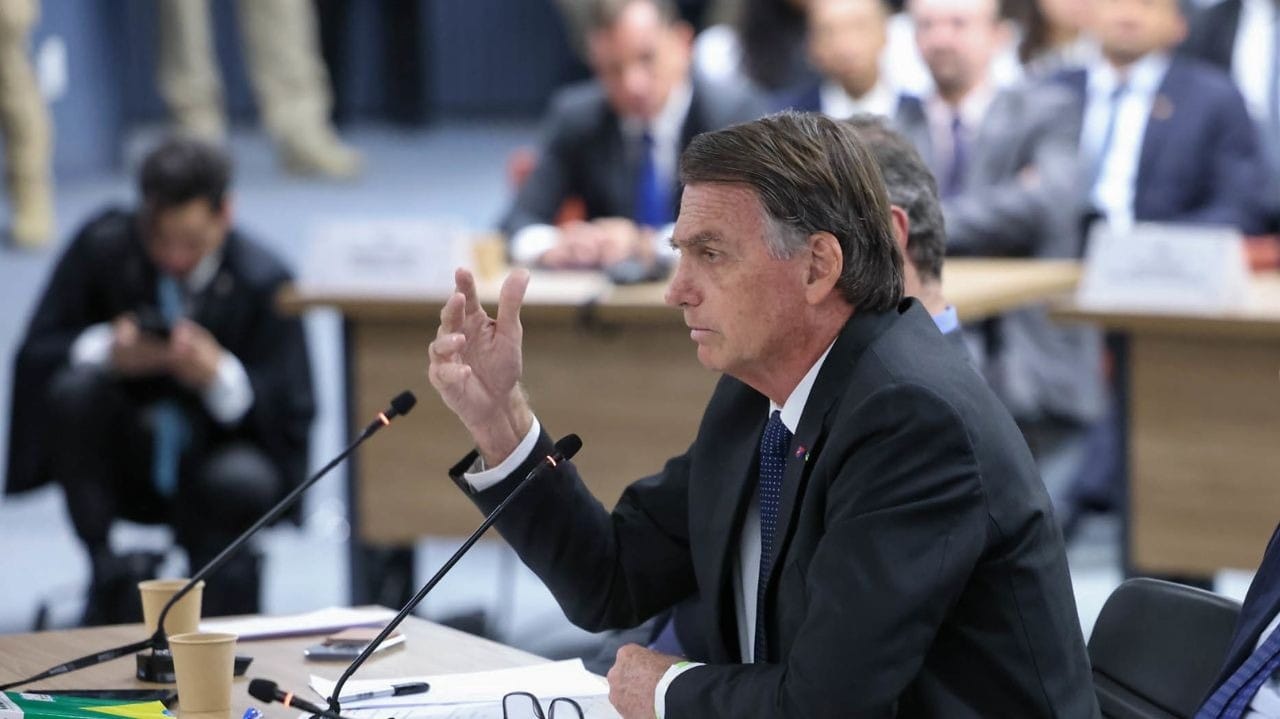 “Possibilidade da anistia vingar no Brasil é zero”, afirma Mônica Bergamo no caso de Bolsonaro