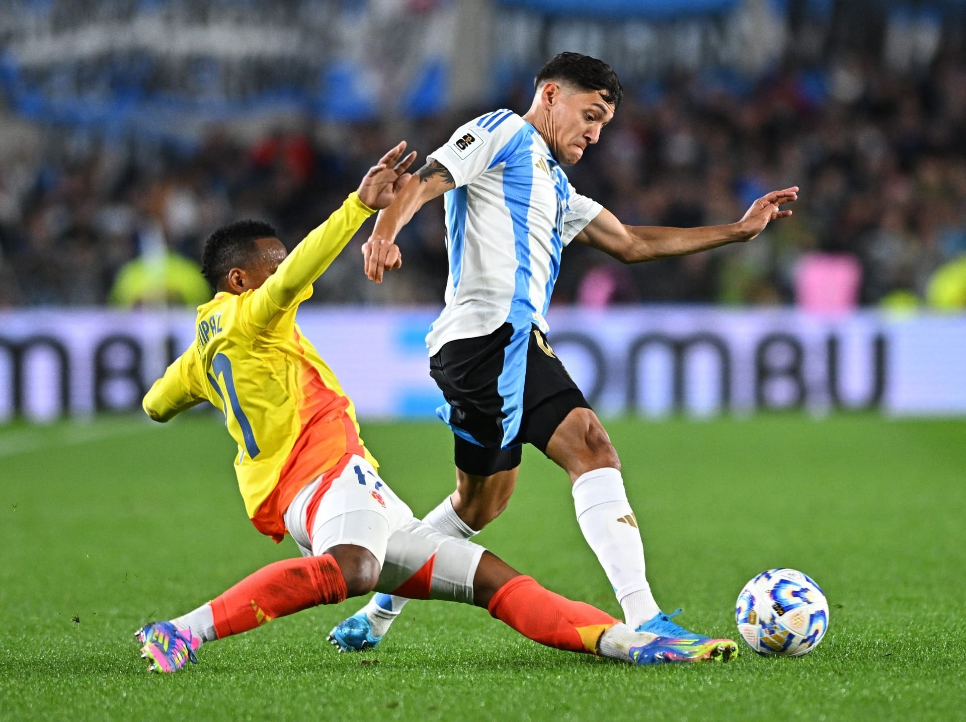 Colômbia empata com Argentina, mantém jejum nas Eliminatórias, mas fica perto da Copa de 2026