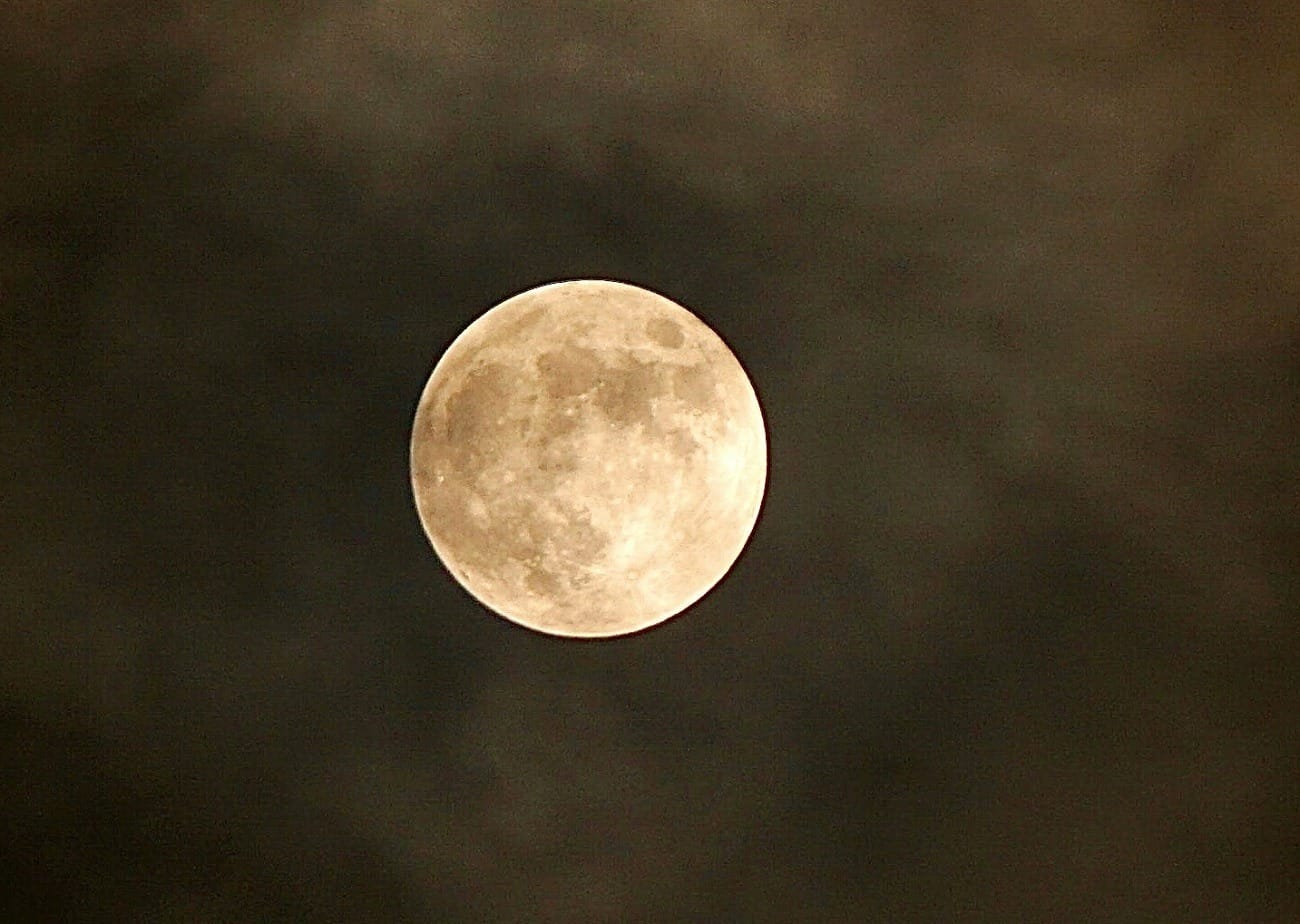 Lua de Morango: entenda fenômeno e quais signos serão afetados