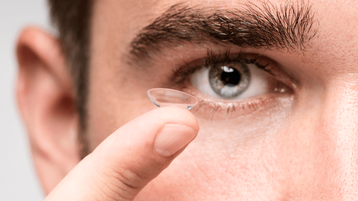 Entenda como o uso errado de lentes de contato pode causar cegueira