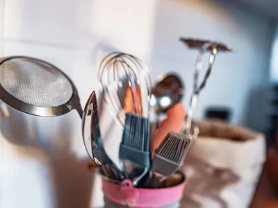 10 utensílios de cozinha indispensáveis para a sua rotina culinária