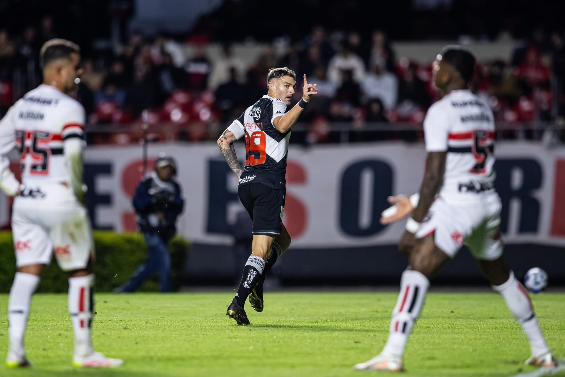 São Paulo é apático no Morumbi em derrota para o Vasco pelo Brasileirão entre 'olé' e vaias