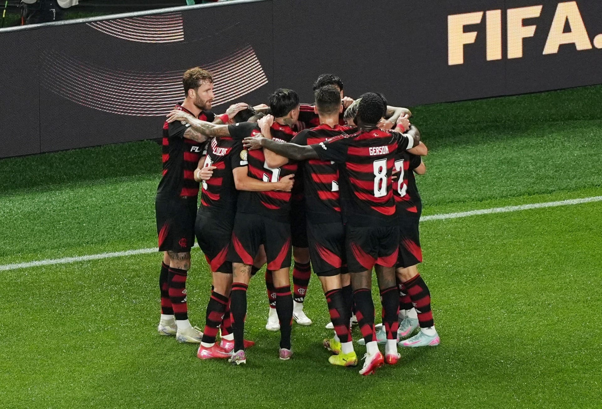 Flamengo supera gols perdidos, bate o Espérance com futebol bonito e assume liderança do grupo
