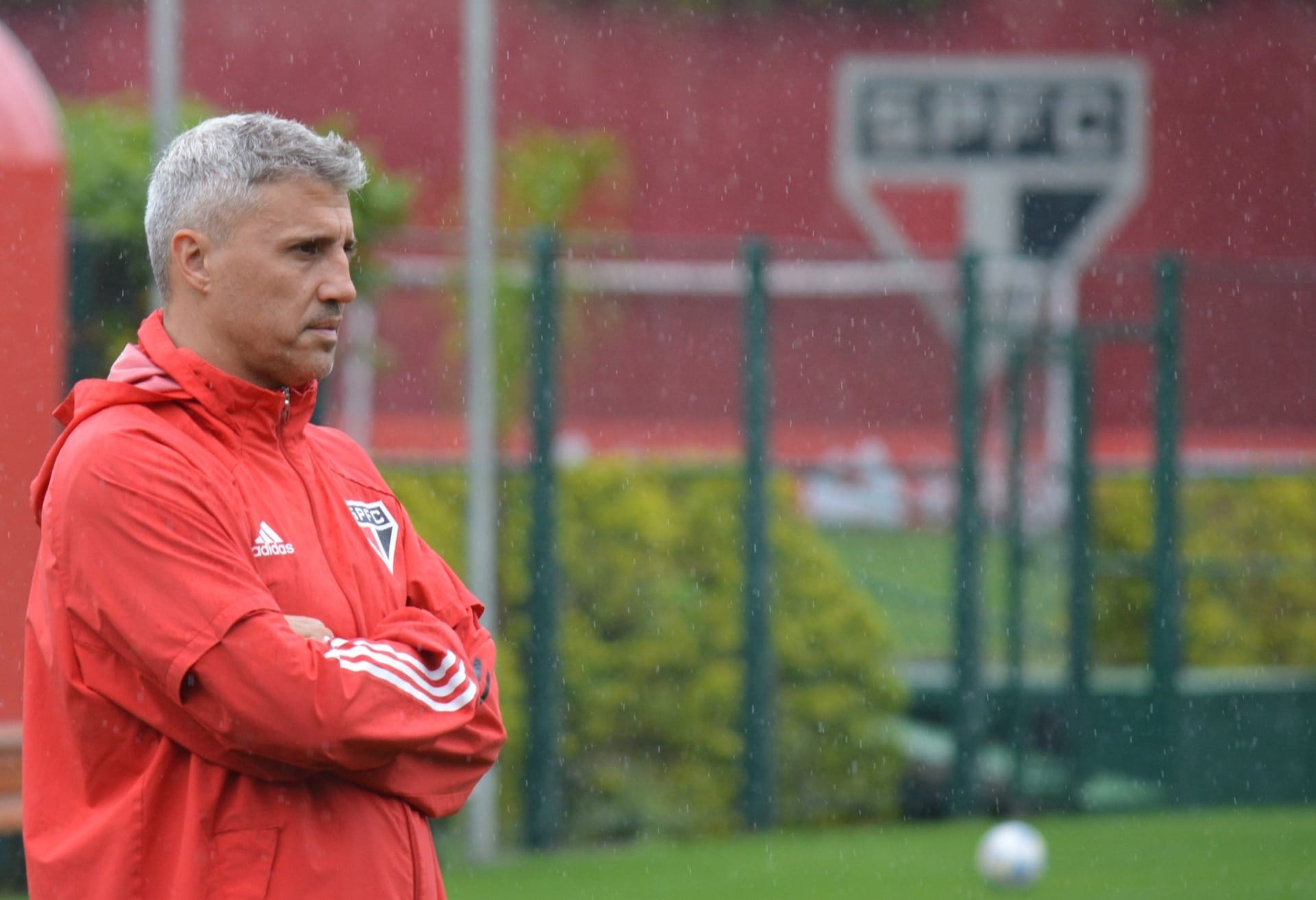 São Paulo anuncia a volta do técnico Hernán Crespo