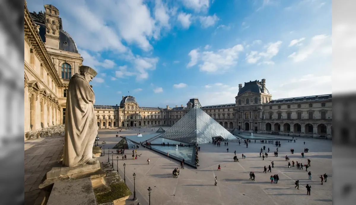 Museu do Louvre fecha após roubo de joias neste domingo (19)