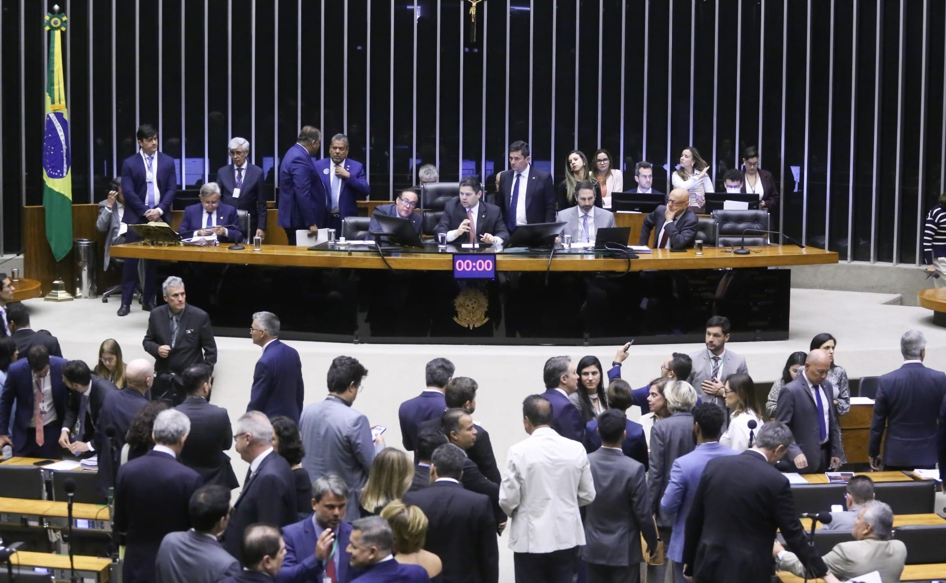 Juliana Rosa: Câmara pede corte de gastos, mas aumento no número de deputados custará R$ 65 mi