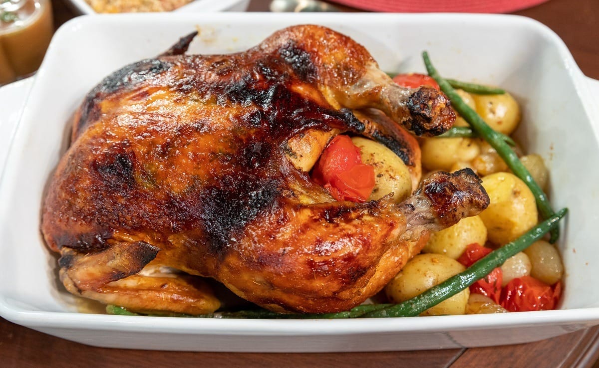 Frango assado com legumes e ervas | Band Receitas