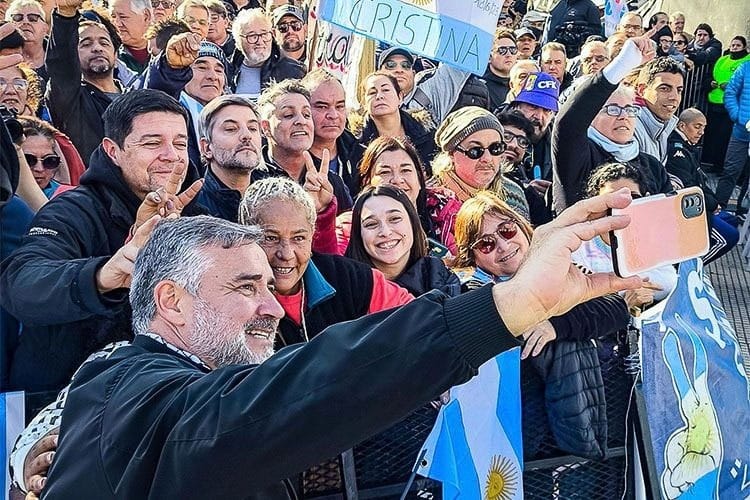Deputados petistas foram à marcha em defesa de Cristina Kirchner, em Buenos Aires