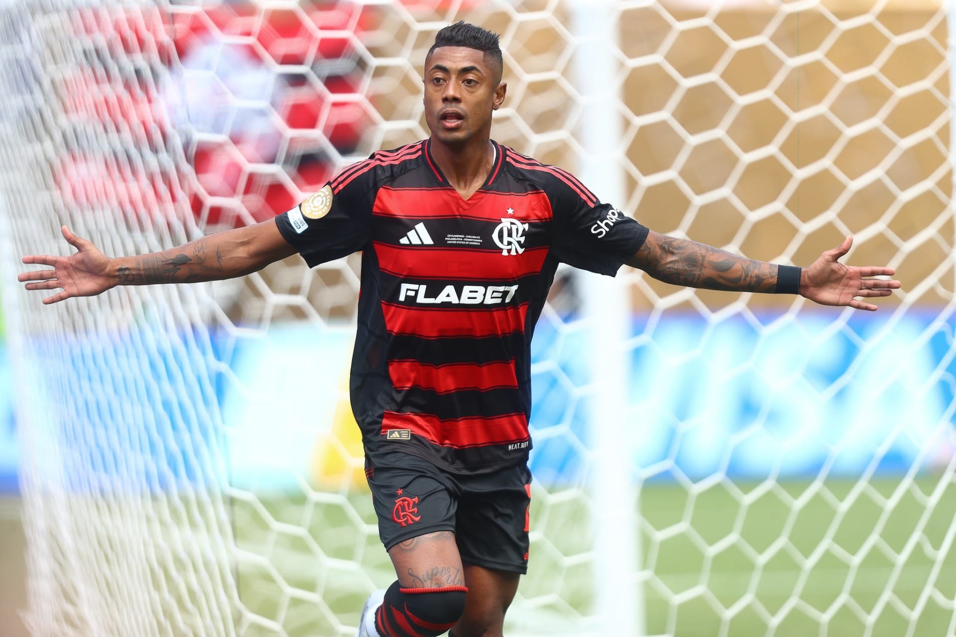 Copa do Mundo de Clubes: Fla bate recorde de público dos brasileiros; Flu é o pior na rodada