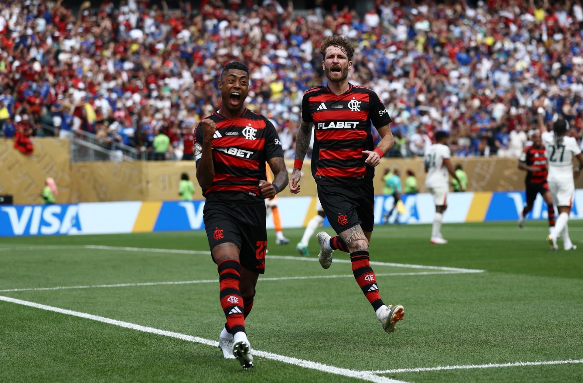 Cicinho vê Flamengo x Bayern como "final antecipada" e aponta uma vantagem para o Fla