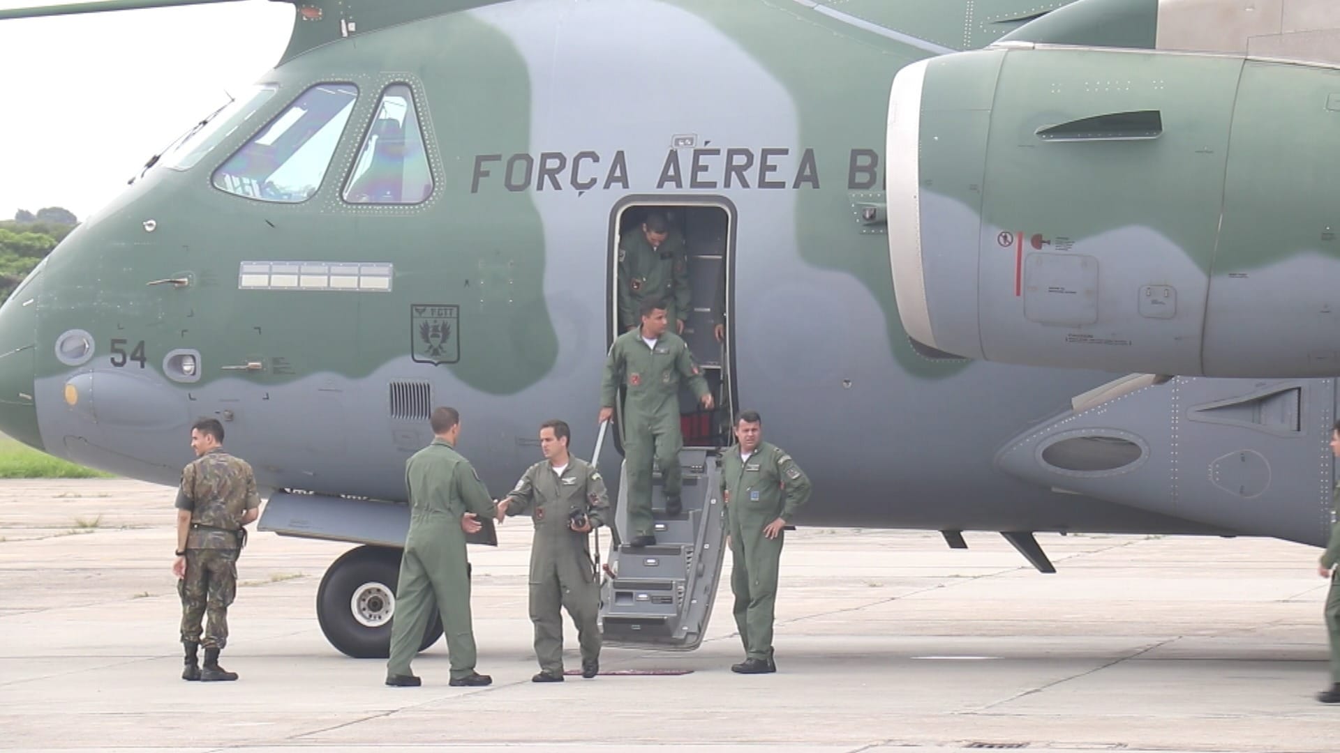 Itamaraty começa a identificar brasileiros em Israel e no Irã para retornarem ao Brasil