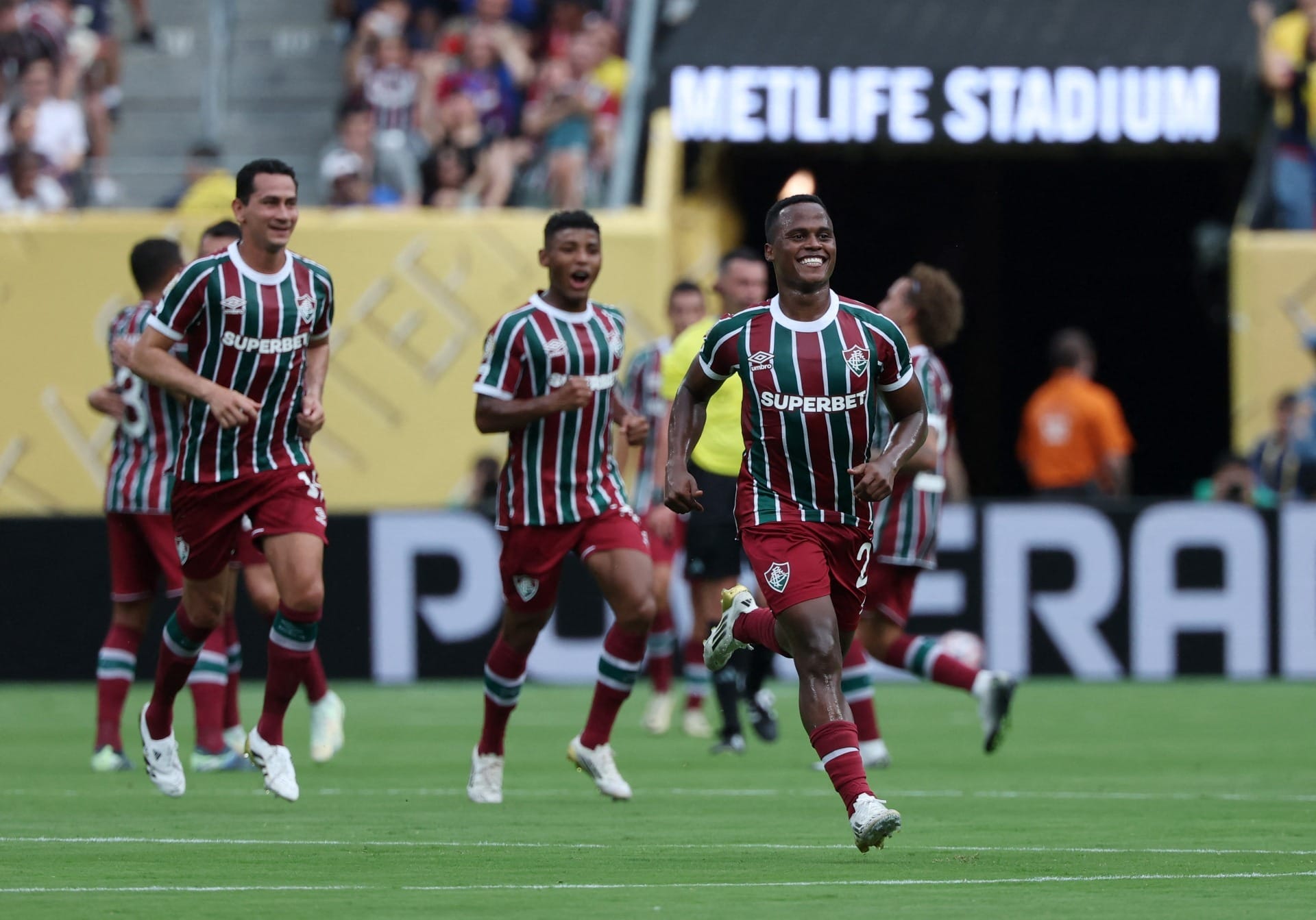 Fluminense supera erros da defesa, vira sobre o Ulsan e assume liderança do grupo
