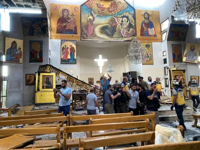 Homem-bomba mata pelo menos 20 pessoas em igreja na Síria