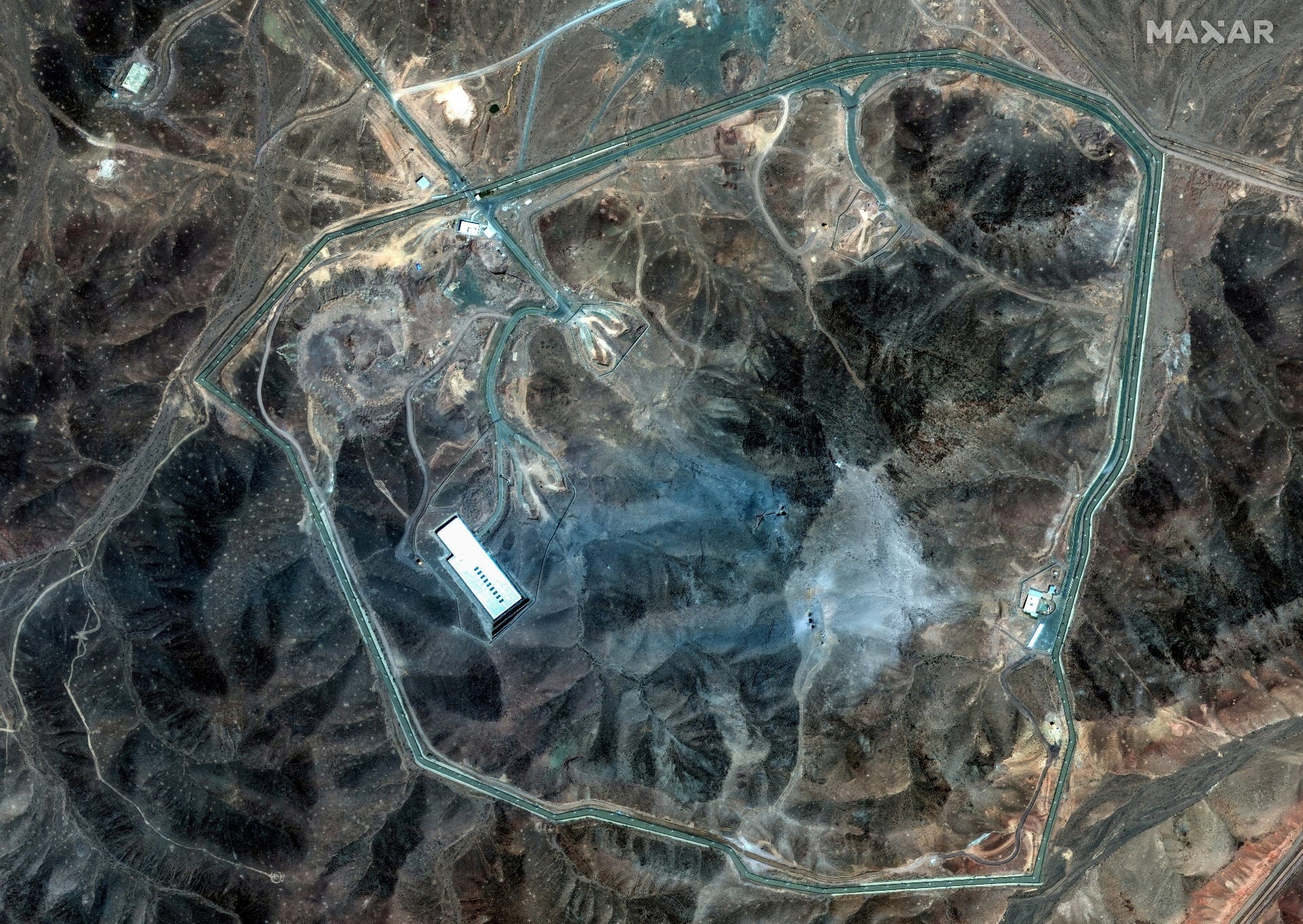 Análise indica que ataque dos EUA não destruiu centrais nucleares iranianas