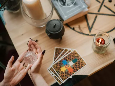 Como usar o Tarot na sua rotina de autocuidado