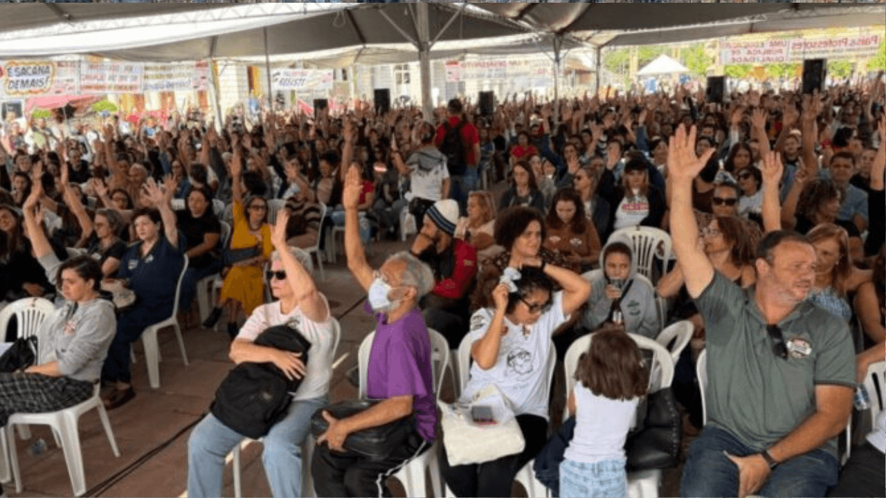 Greve na educação: professores e PBH têm mais uma rodada de negociações nesta 4ª feira