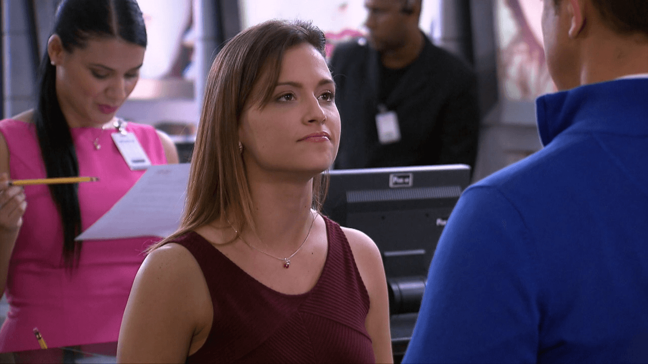 Julia foge e é perseguida