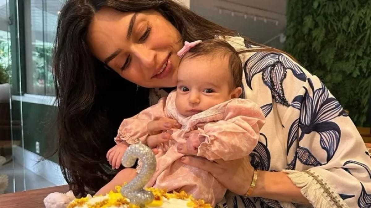 Thaila Ayala revela abuso na infância e diz não permitir que filha sente no colo do avô
