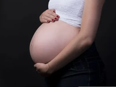 Taxa de fecundidade brasileira registra queda histórica e chega a 1,55 filho por mulher