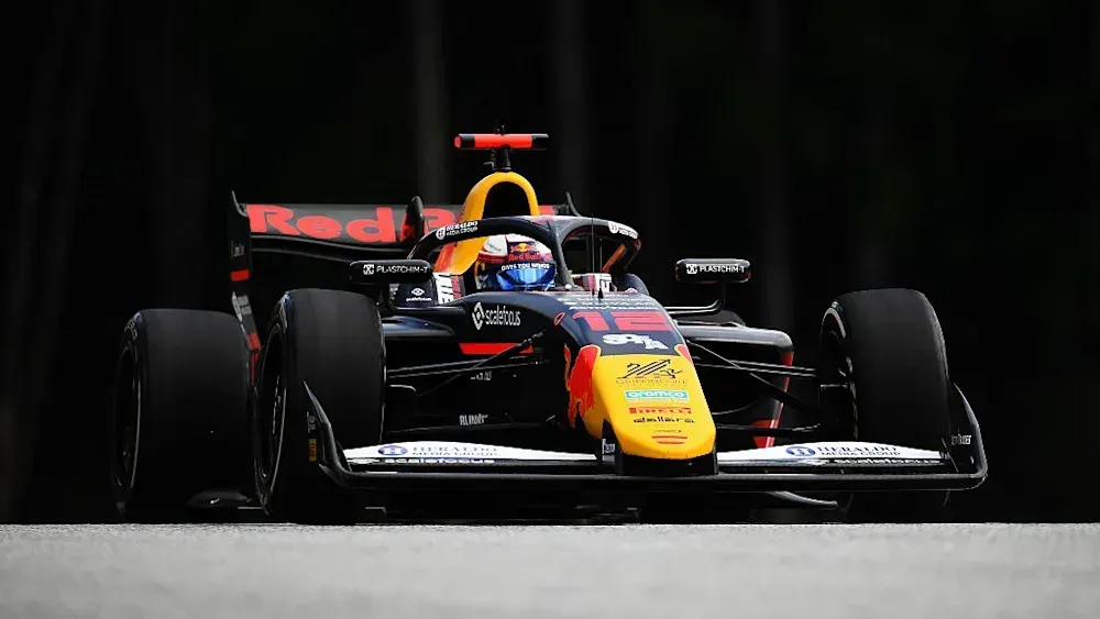 F3: Nikola Tsolov lidera treino livre 1 marcado por três bandeiras vermelhas; Câmara é P2