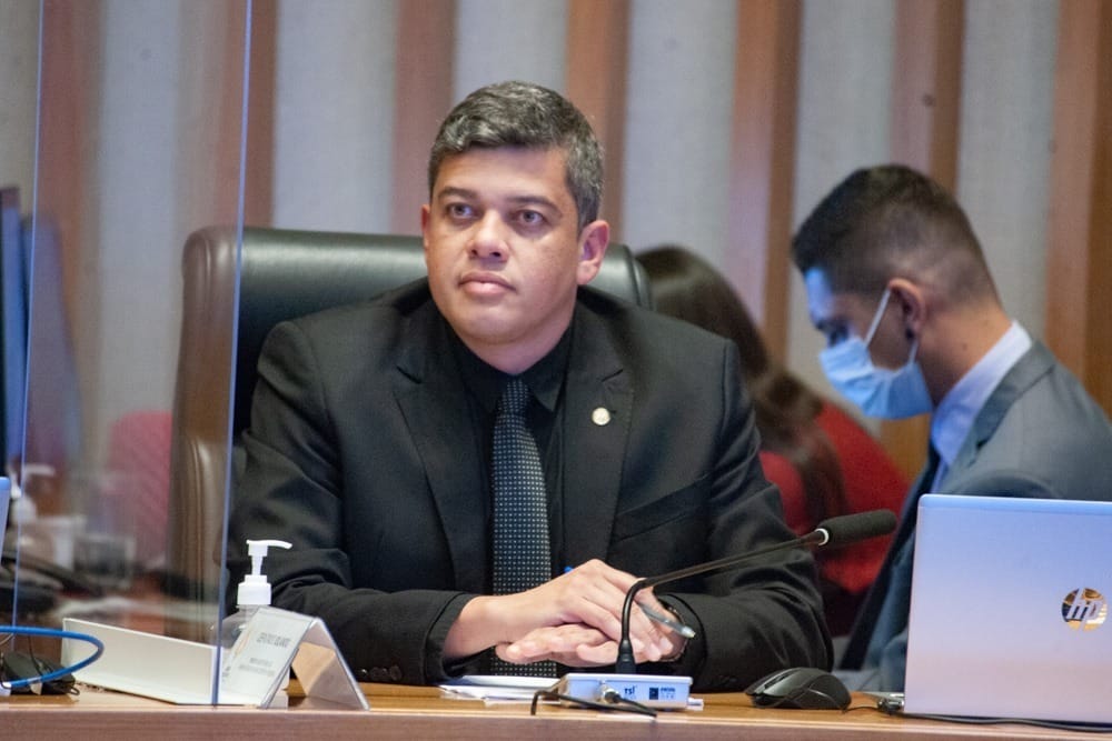 Deputado do DF Daniel Donizet tentou dar ‘carteirada’ após ser parado para teste do bafômetro