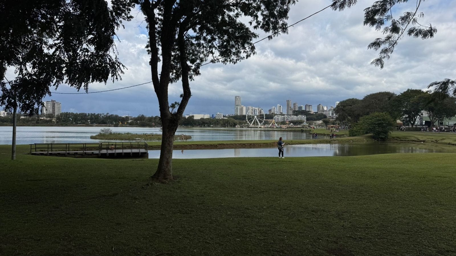 Frente fria avança e Paraná tem chuva e queda de temperatura