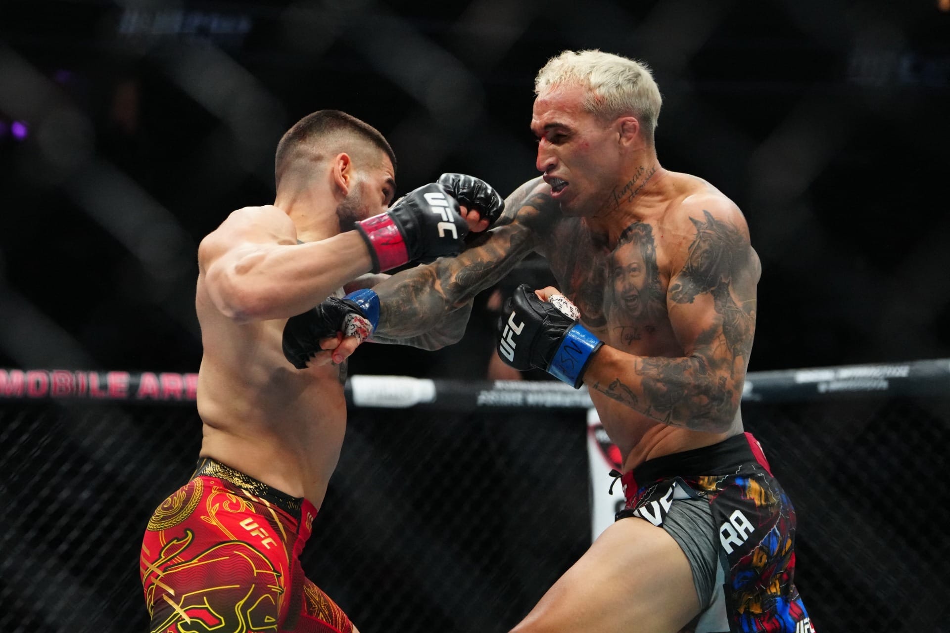UFC 317: Charles Do Bronx é nocauteado por Ilia Topuria; Pantoja mantém cinturão