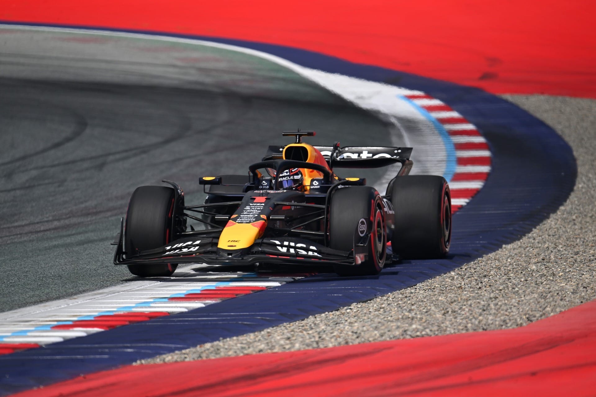 Pontuação expira, e Verstappen ganha fôlego para escapar de suspensão até outubro