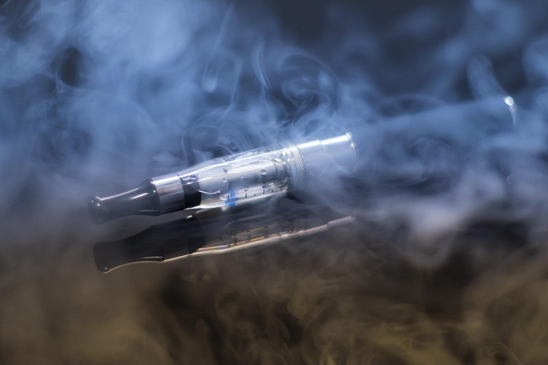 Doença rara, associada ao uso de cigarros eletrônicos, preocupa especialistas