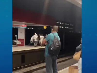 Vídeo: torcedores do Palmeiras agridem passageiro em estação da CPTM em SP