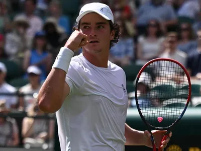 João Fonseca e Bia Haddad Maia vencem nas estreias em Wimbledon