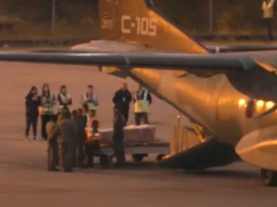 Corpo de brasileira que morreu após cair em vulcão chega ao Brasil